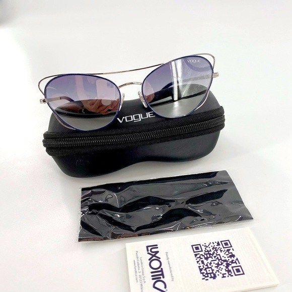 Vogue
Eyewear Women's Sunglasses, VO4070S - Picture 4 of 9